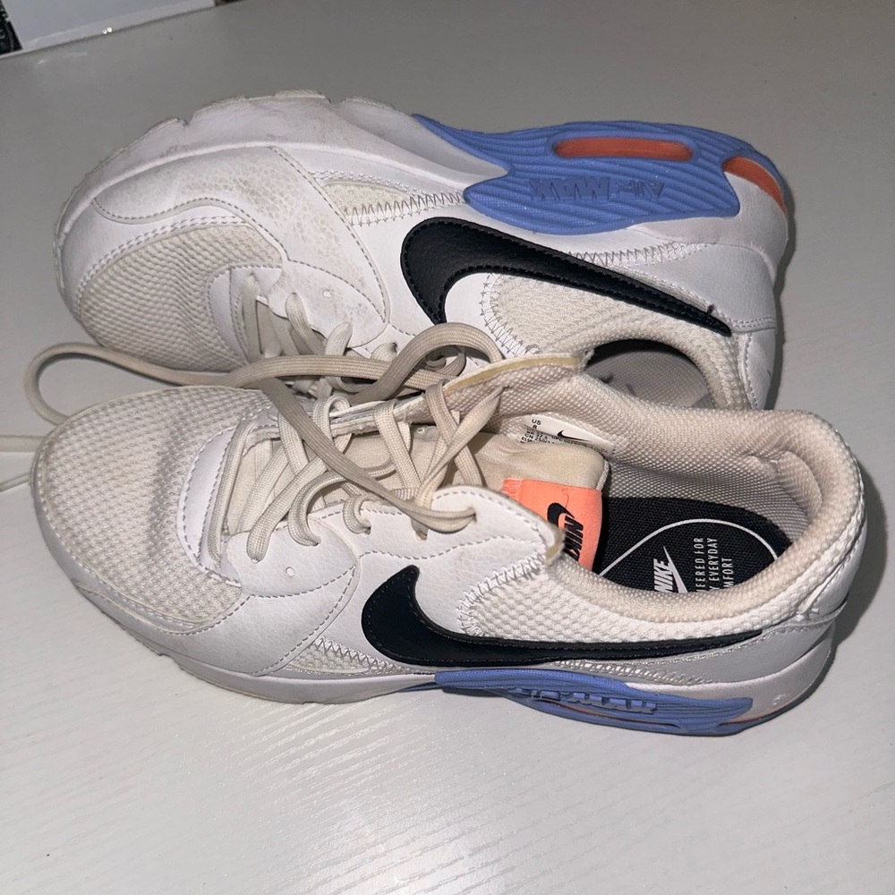WOMEN'S NIKE AIR MAX EXCEE SNEAKERS
